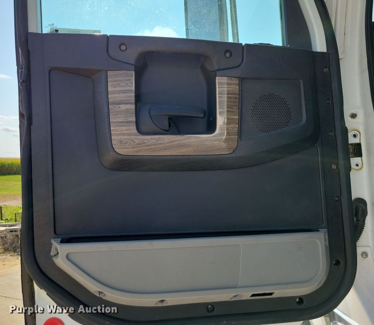 image for item DZ6557 2014 Freightliner  Coronado 122SD semi truck