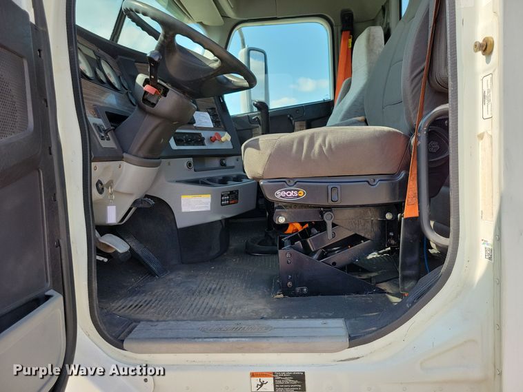 image for item DZ6557 2014 Freightliner  Coronado 122SD semi truck