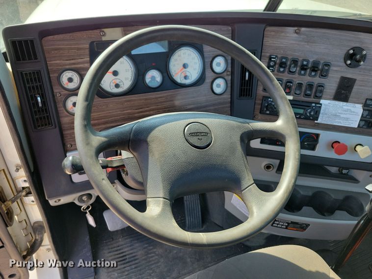 image for item DZ6557 2014 Freightliner  Coronado 122SD semi truck