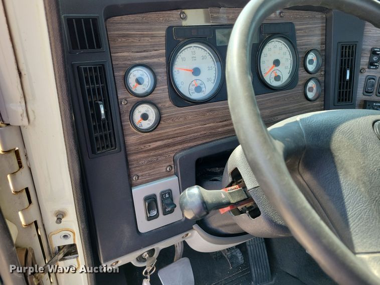 image for item DZ6557 2014 Freightliner  Coronado 122SD semi truck