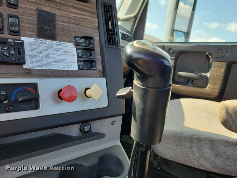 image for item DZ6557 2014 Freightliner  Coronado 122SD semi truck