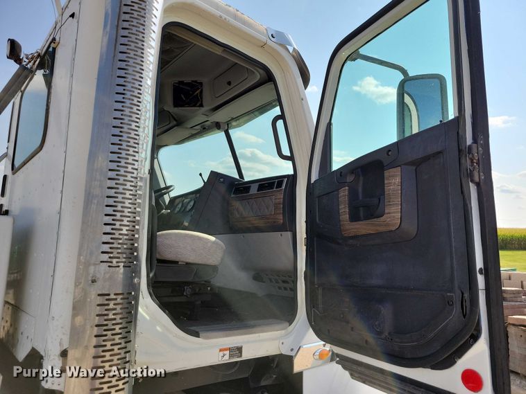 image for item DZ6557 2014 Freightliner  Coronado 122SD semi truck