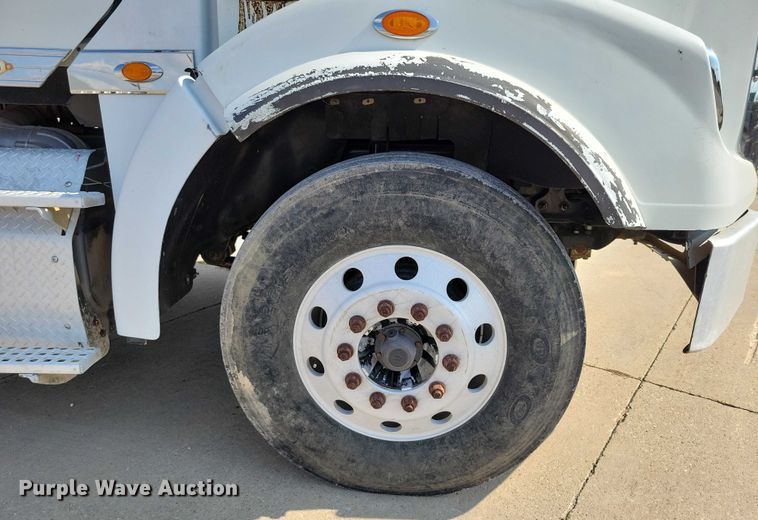 image for item DZ6557 2014 Freightliner  Coronado 122SD semi truck