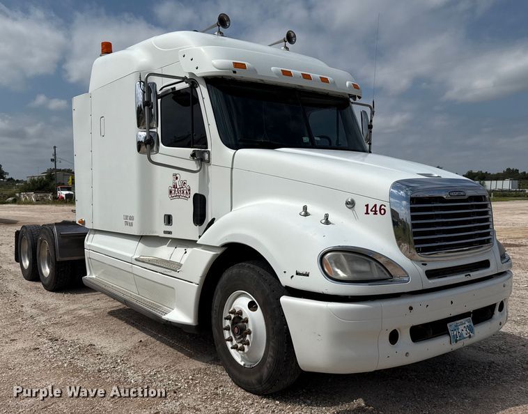 image for item DZ8978 2005 Freightliner Columbia semi truck