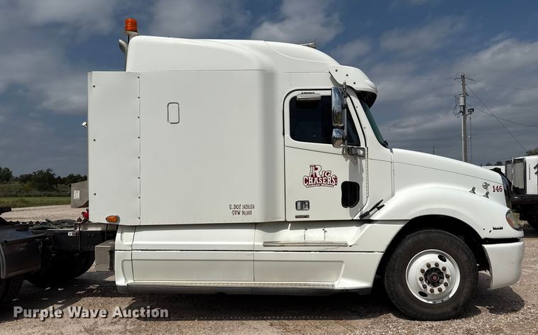 image for item DZ8978 2005 Freightliner Columbia semi truck