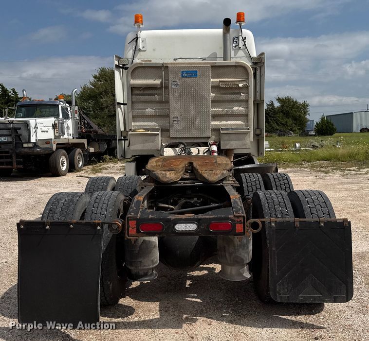 image for item DZ8978 2005 Freightliner Columbia semi truck