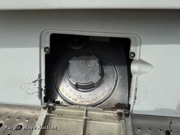 image for item DZ8978 2005 Freightliner Columbia semi truck