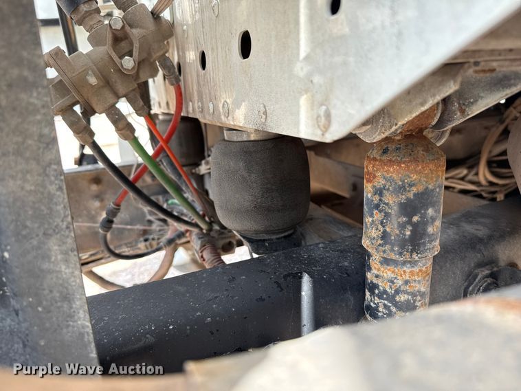 image for item DZ8978 2005 Freightliner Columbia semi truck