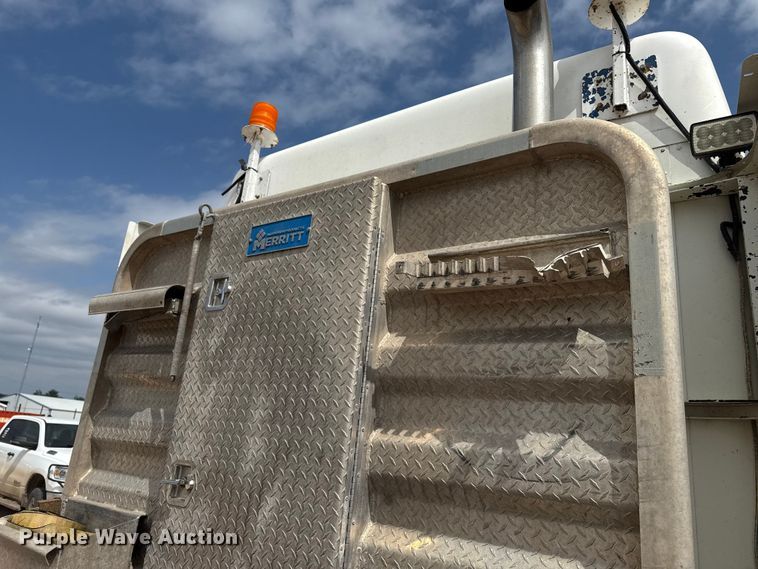 image for item DZ8978 2005 Freightliner Columbia semi truck