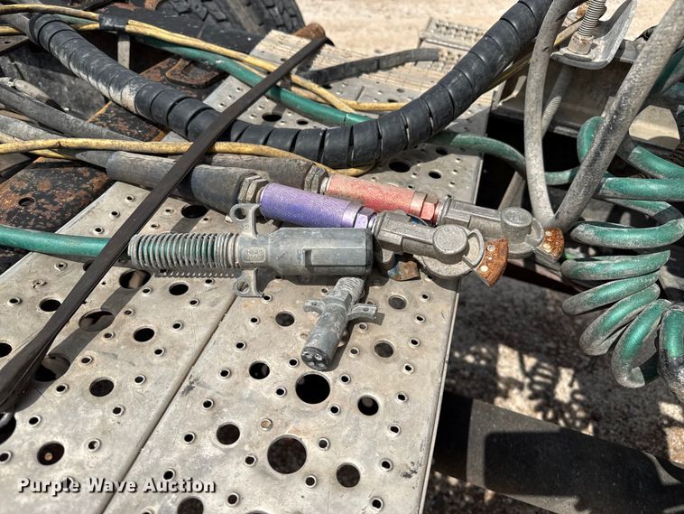 image for item DZ8978 2005 Freightliner Columbia semi truck