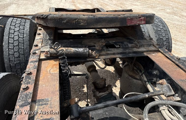 image for item DZ8978 2005 Freightliner Columbia semi truck