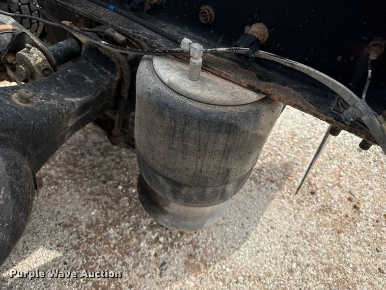 image for item DZ8978 2005 Freightliner Columbia semi truck