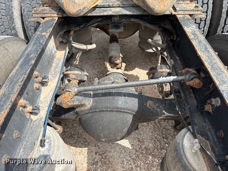 image for item DZ8978 2005 Freightliner Columbia semi truck