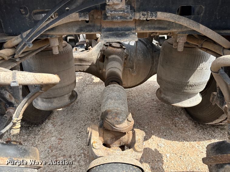 image for item DZ8978 2005 Freightliner Columbia semi truck