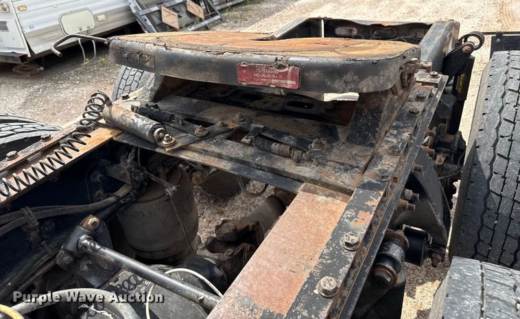 image for item DZ8978 2005 Freightliner Columbia semi truck