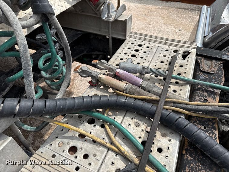 image for item DZ8978 2005 Freightliner Columbia semi truck