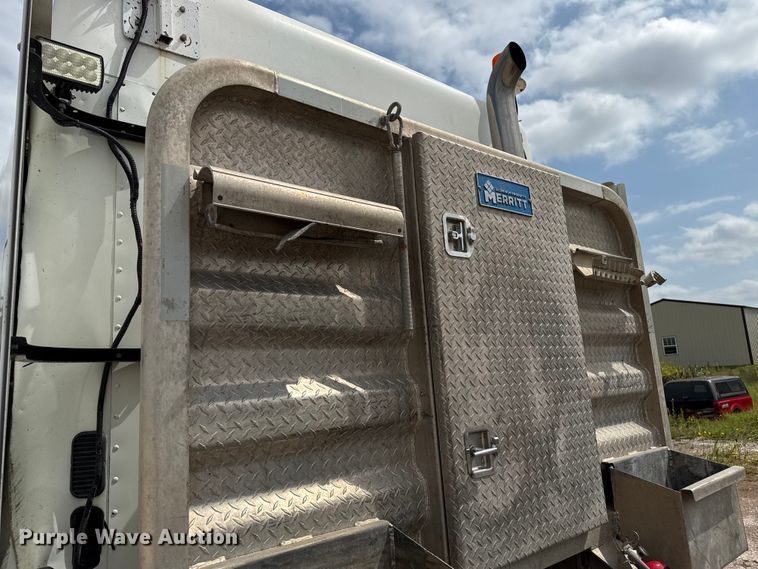 image for item DZ8978 2005 Freightliner Columbia semi truck