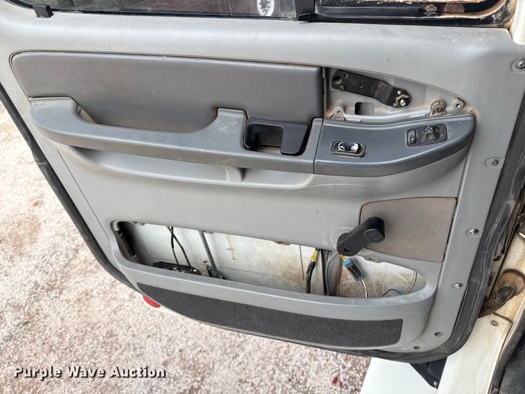 image for item DZ8978 2005 Freightliner Columbia semi truck