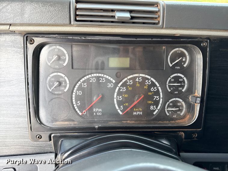 image for item DZ8978 2005 Freightliner Columbia semi truck