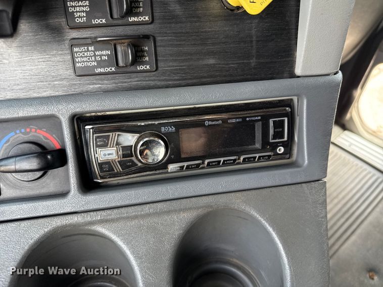 image for item DZ8978 2005 Freightliner Columbia semi truck