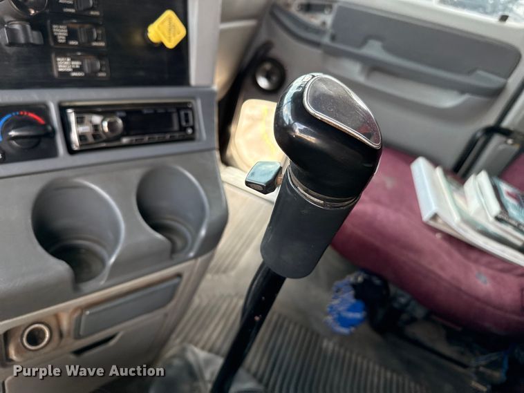 image for item DZ8978 2005 Freightliner Columbia semi truck