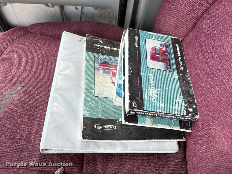 image for item DZ8978 2005 Freightliner Columbia semi truck