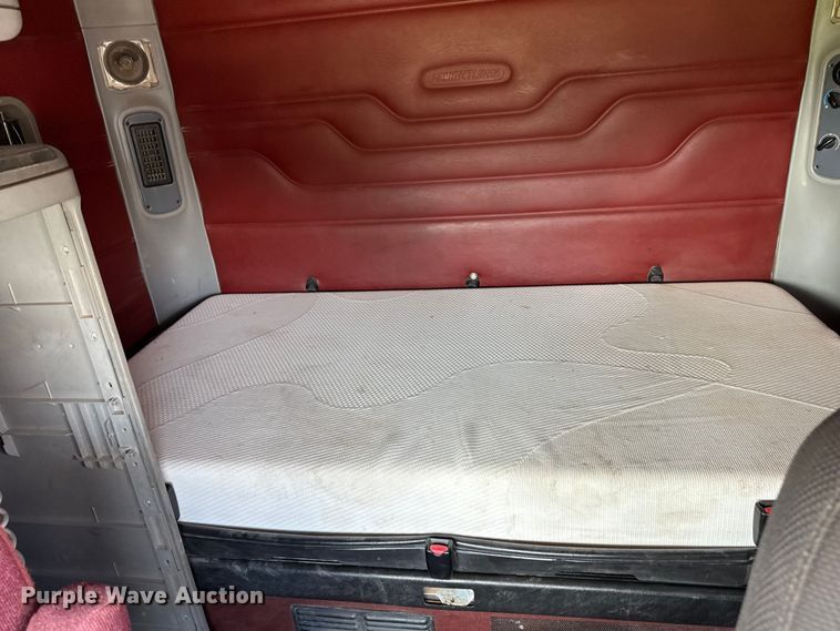 image for item DZ8978 2005 Freightliner Columbia semi truck