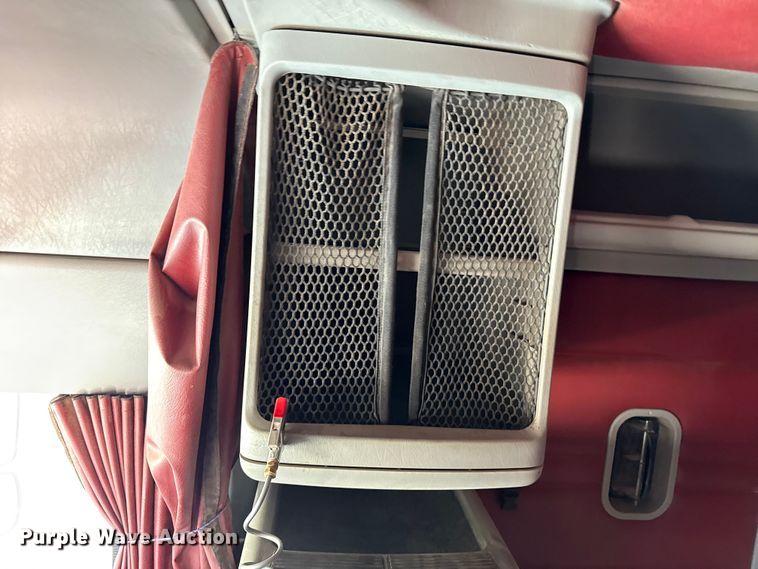 image for item DZ8978 2005 Freightliner Columbia semi truck