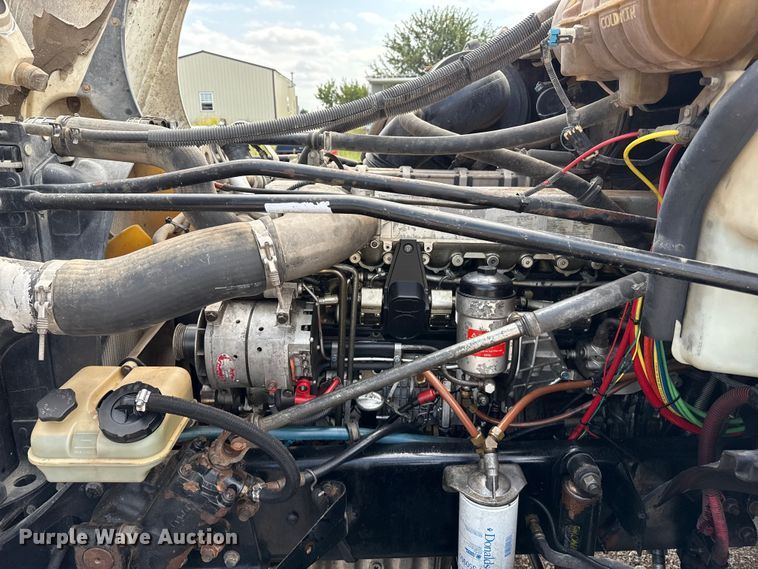 image for item DZ8978 2005 Freightliner Columbia semi truck