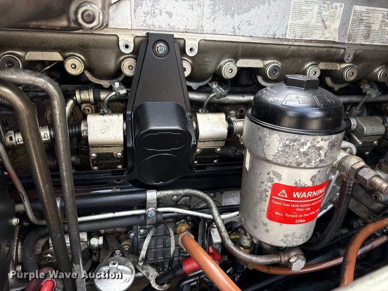 image for item DZ8978 2005 Freightliner Columbia semi truck