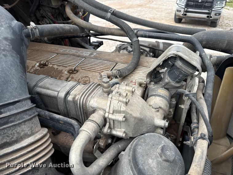 image for item DZ8978 2005 Freightliner Columbia semi truck