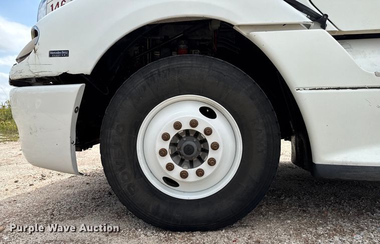 image for item DZ8978 2005 Freightliner Columbia semi truck