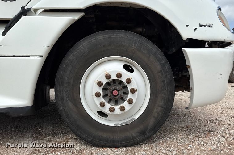 image for item DZ8978 2005 Freightliner Columbia semi truck