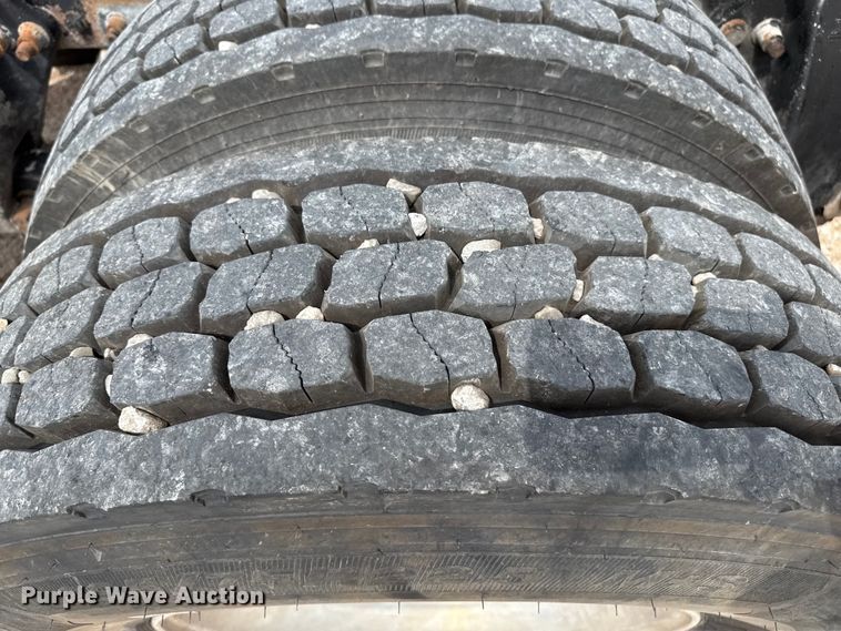 image for item DZ8978 2005 Freightliner Columbia semi truck