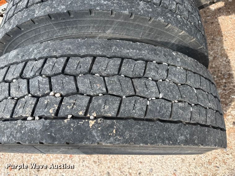 image for item DZ8978 2005 Freightliner Columbia semi truck