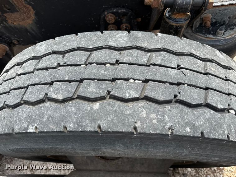 image for item DZ8978 2005 Freightliner Columbia semi truck