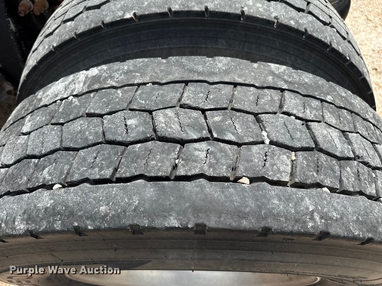 image for item DZ8978 2005 Freightliner Columbia semi truck