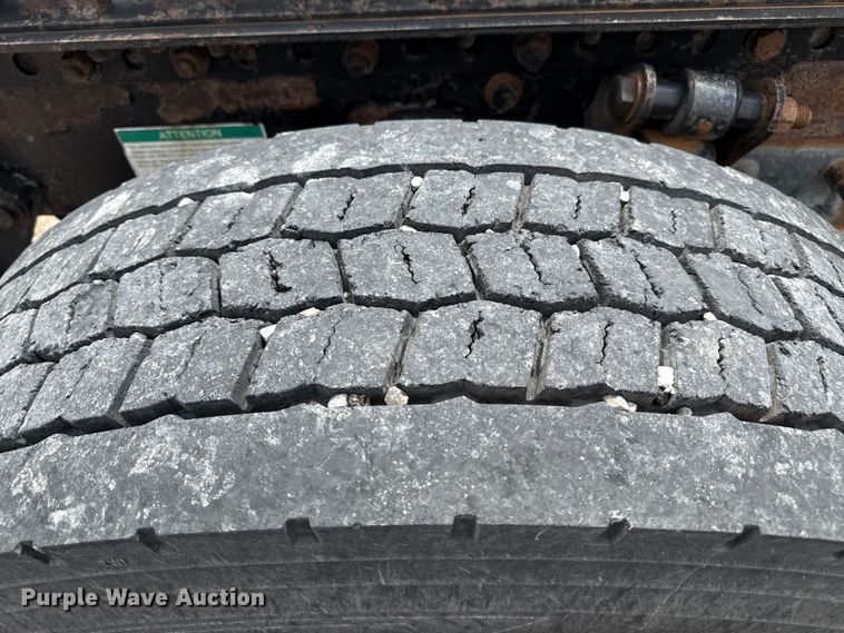 image for item DZ8978 2005 Freightliner Columbia semi truck