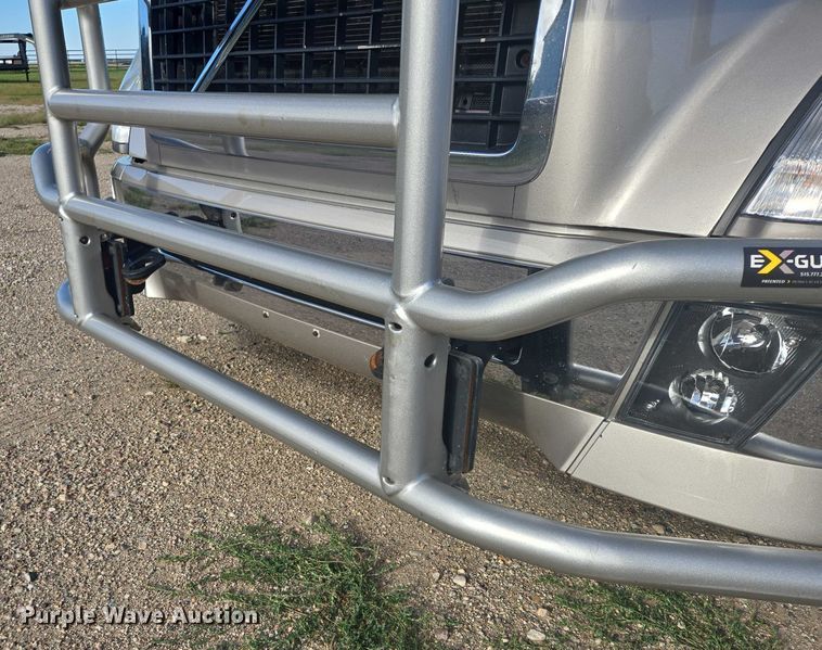 image for item EB1032 2014 Volvo VNL semi truck