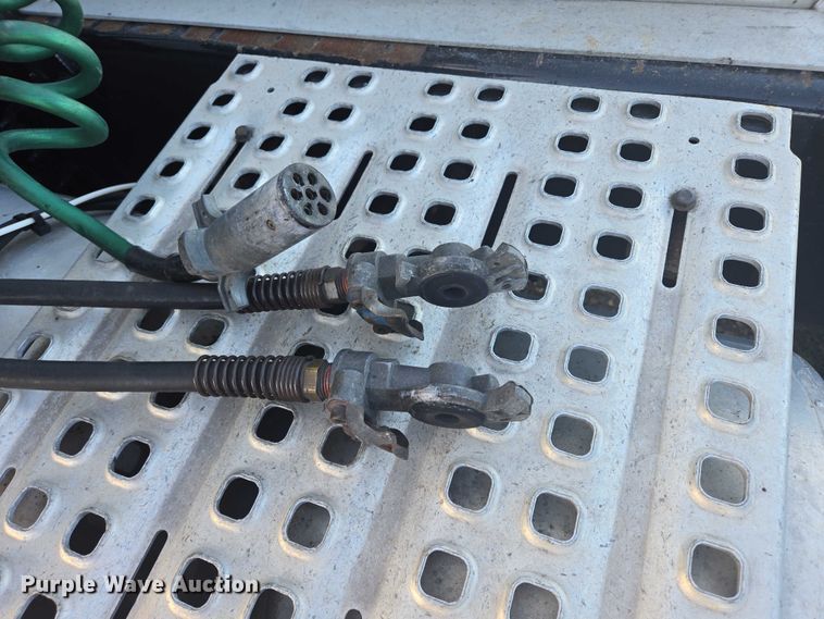 image for item EB1032 2014 Volvo VNL semi truck