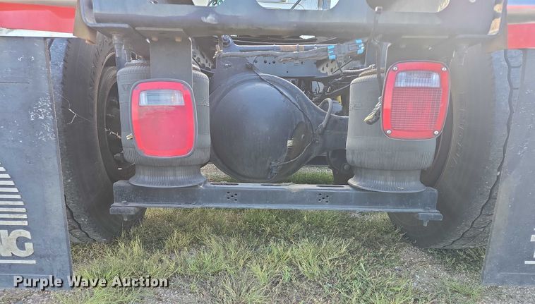 image for item EB1032 2014 Volvo VNL semi truck