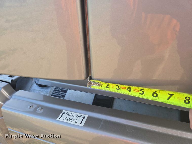 image for item EB1032 2014 Volvo VNL semi truck