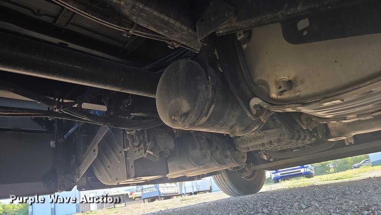 image for item EB1032 2014 Volvo VNL semi truck