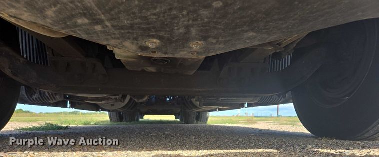 image for item EB1032 2014 Volvo VNL semi truck