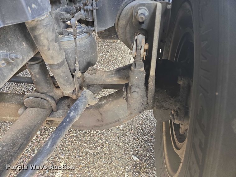 image for item EB1032 2014 Volvo VNL semi truck