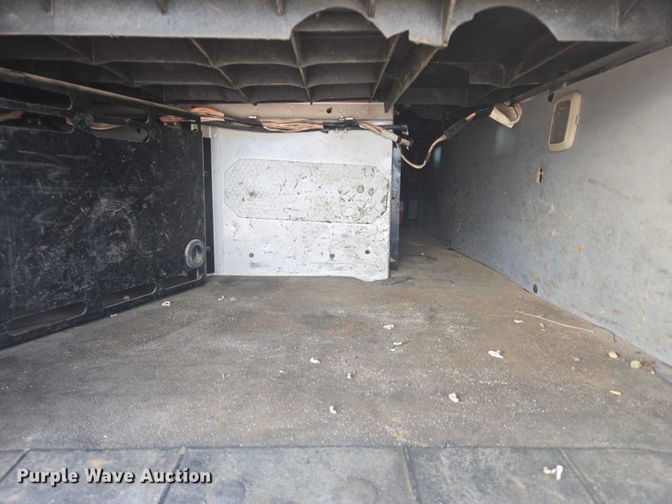 image for item EB1032 2014 Volvo VNL semi truck