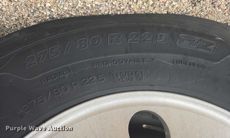 image for item EB1032 2014 Volvo VNL semi truck