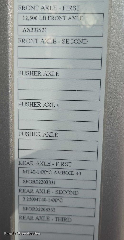 image for item EB1032 2014 Volvo VNL semi truck