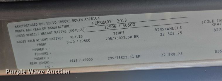 image for item EB1032 2014 Volvo VNL semi truck