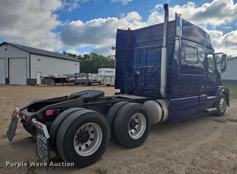 image for item EB1033 2012 Volvo Truck VNL semi truck